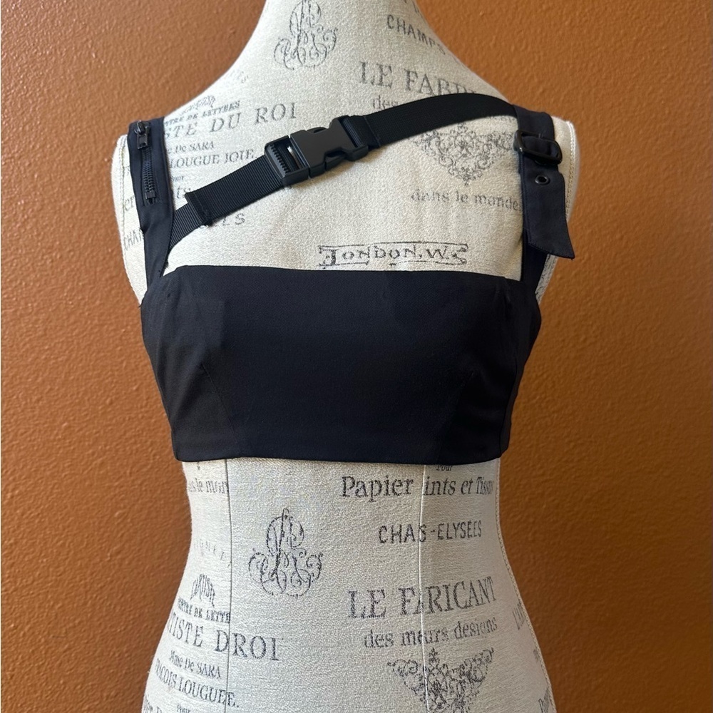 NWT! Steele Black Crop Top With Buckle Details qSize Small - Picture 2 of 9